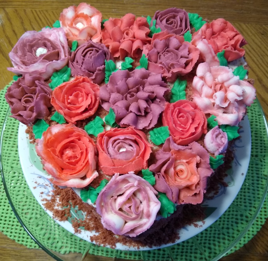 How to Decorate a Cake for Valentine’s Day with Buttercream&nbsp;Flowers
